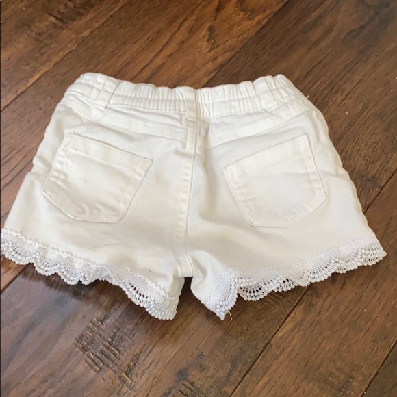 Toddler white shorts. 18 months. - Picture 3 of 5